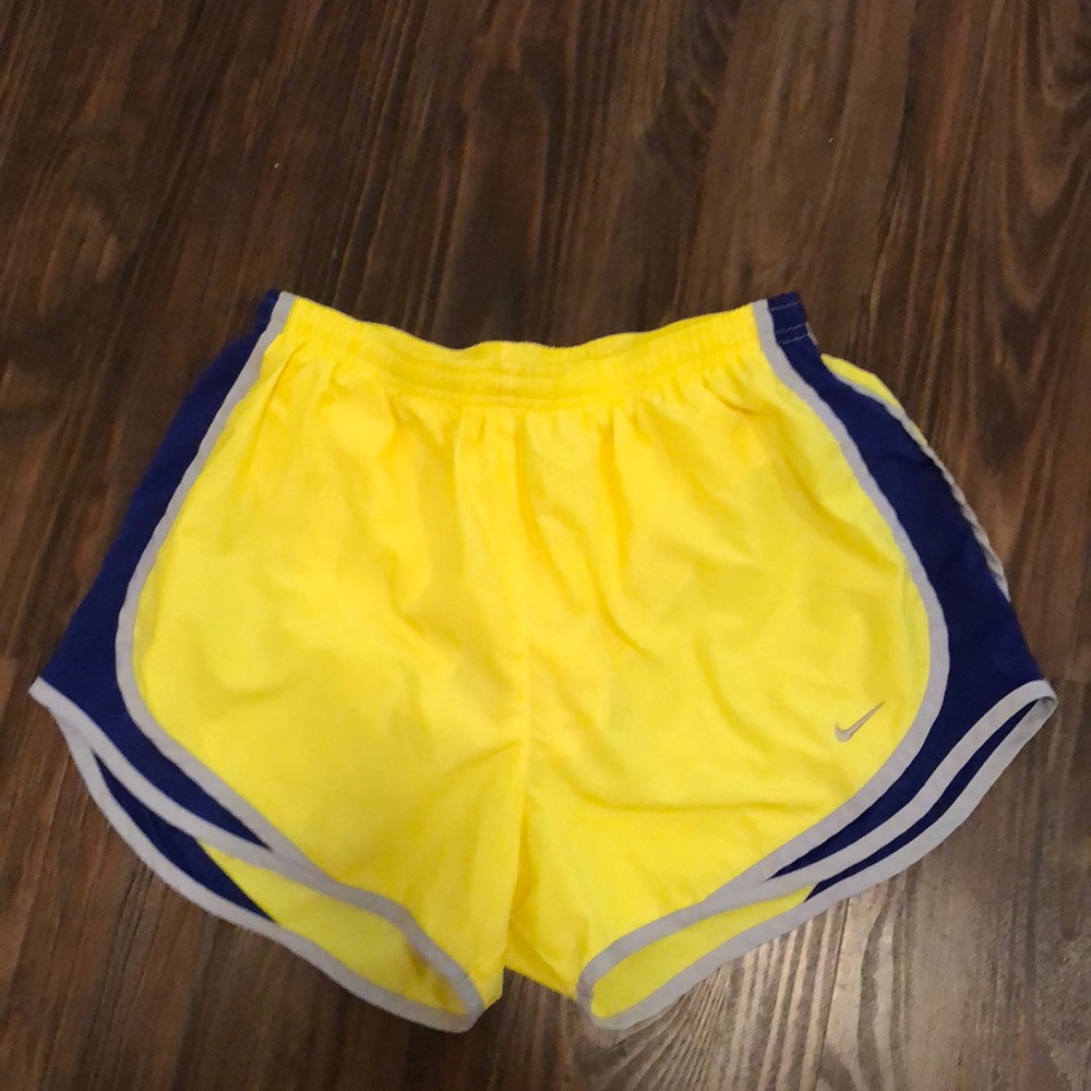 NIKE DRI-FIT SHORTS size Medium